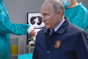 Vladimir Putin, internat de urgență la spital, unde a fost operat de cancer. Câte clone îi vor înlocui