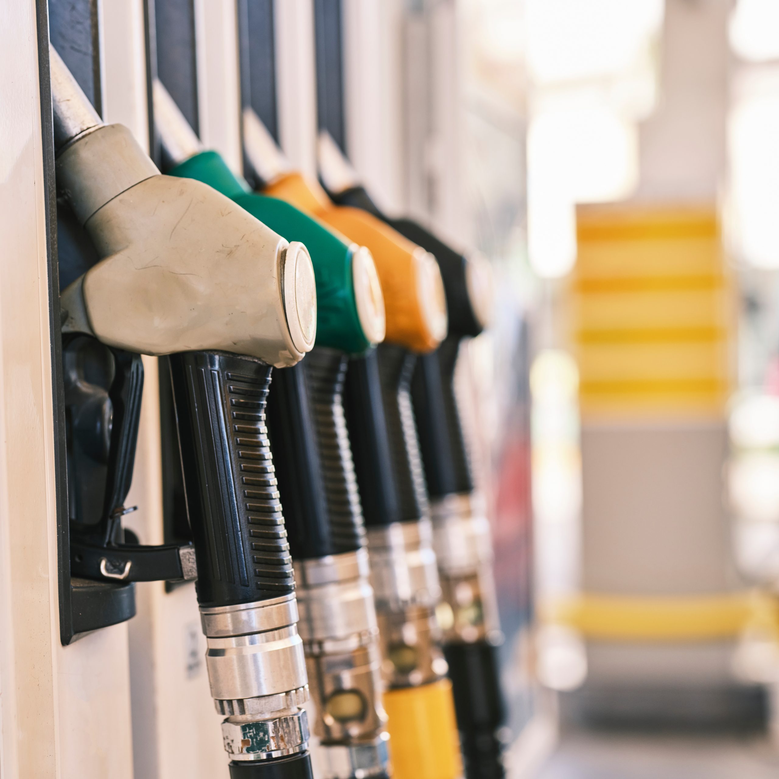 Te sperie prețul benzinei sau al motorinei? Iată ce trebuie să faci în trafic pentru a reduce consumul de carburant