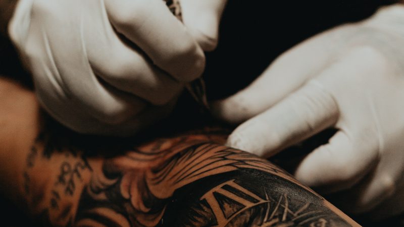 Top 5 femei celebre care își iubesc tatuajele semnificative