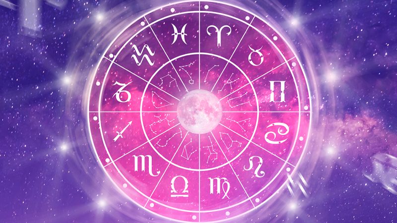 WEEKEND / Acestea sunt semnele zodiacale predispuse să-și spioneze partenerii. Ce spun specialiștii