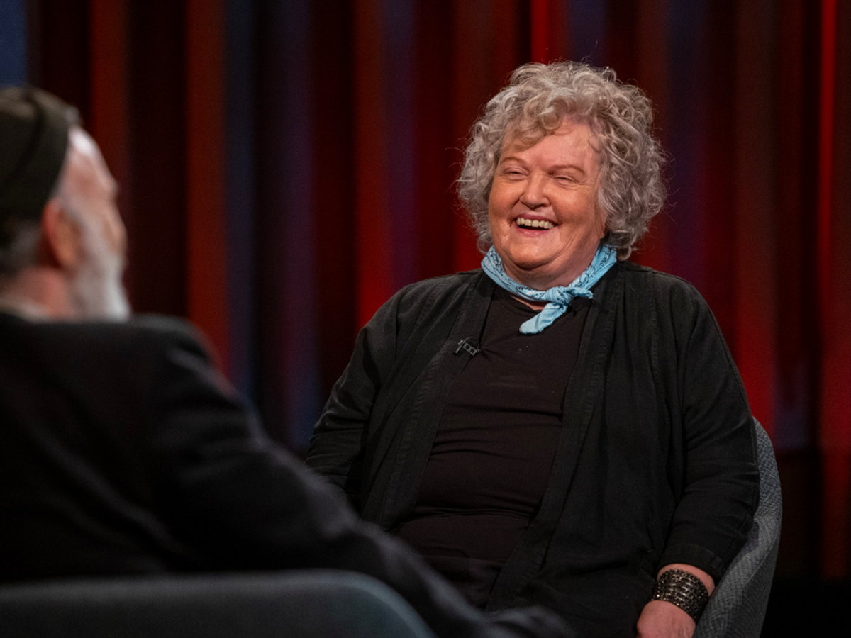 O mai ții minte pe celebra doamnă cu porumbeii din „Singur acasă”? Cum arată acum actrița Brenda Fricker și cât de mult au schimbat-o anii. FOTO