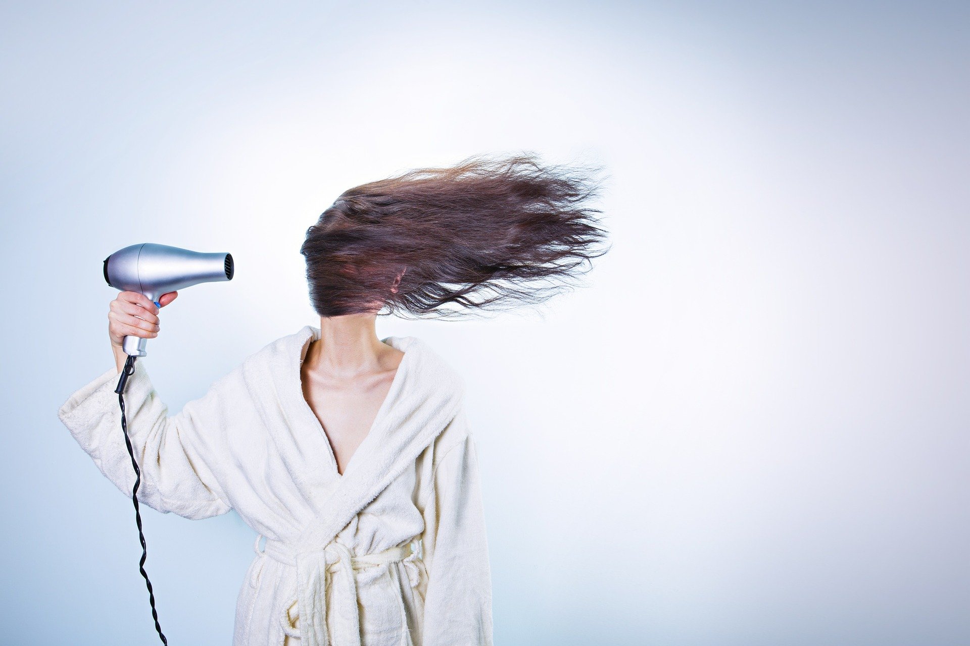 Top 5 moduri naturale de a-ți îndrepta părul. Vei renunța la placă pentru totdeauna!