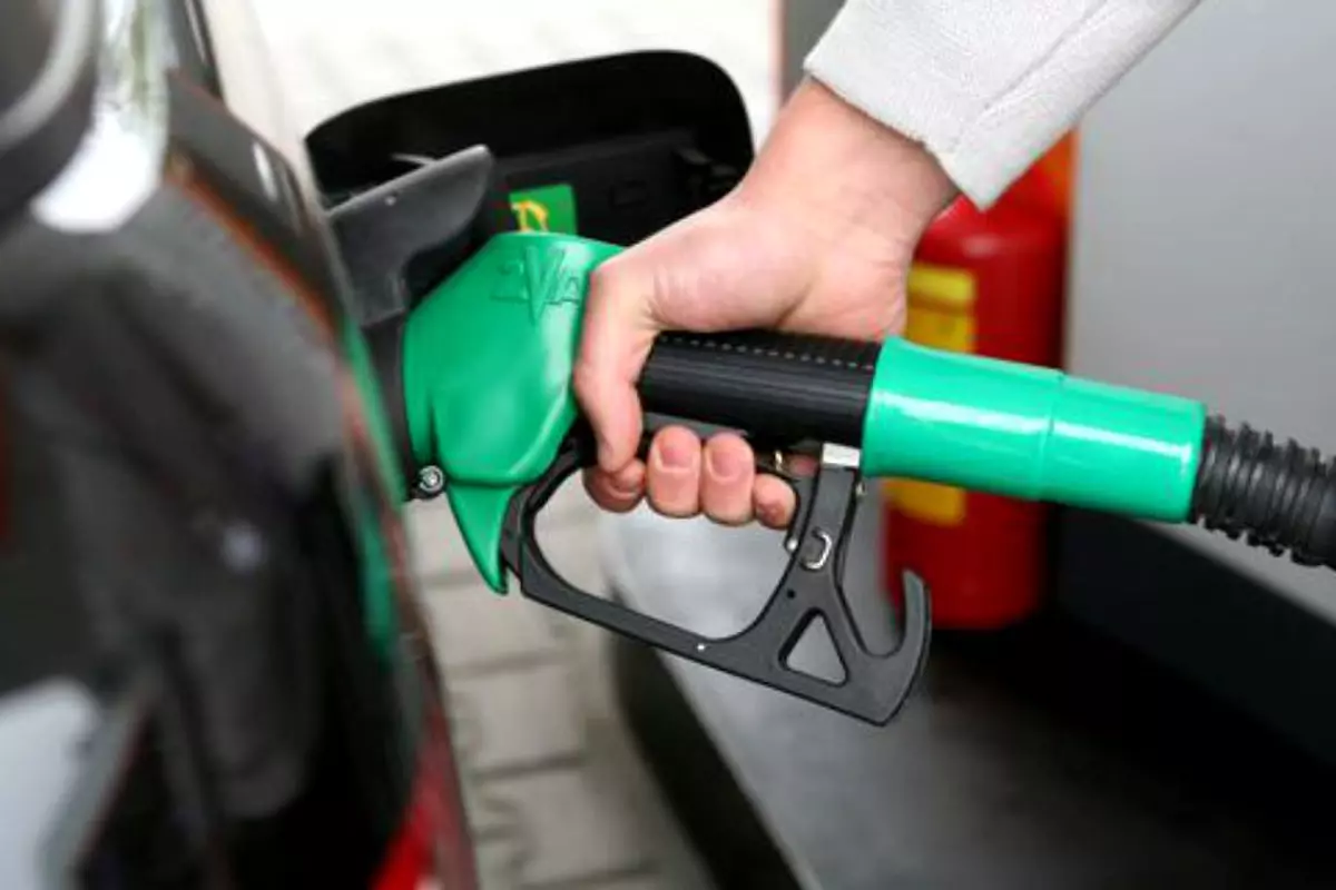 Prețul carburantului a crescut la nivel mondial. Mai multe țări care se confruntă cu această problemă au găsit deja soluții, România încă mai caută rezolvare