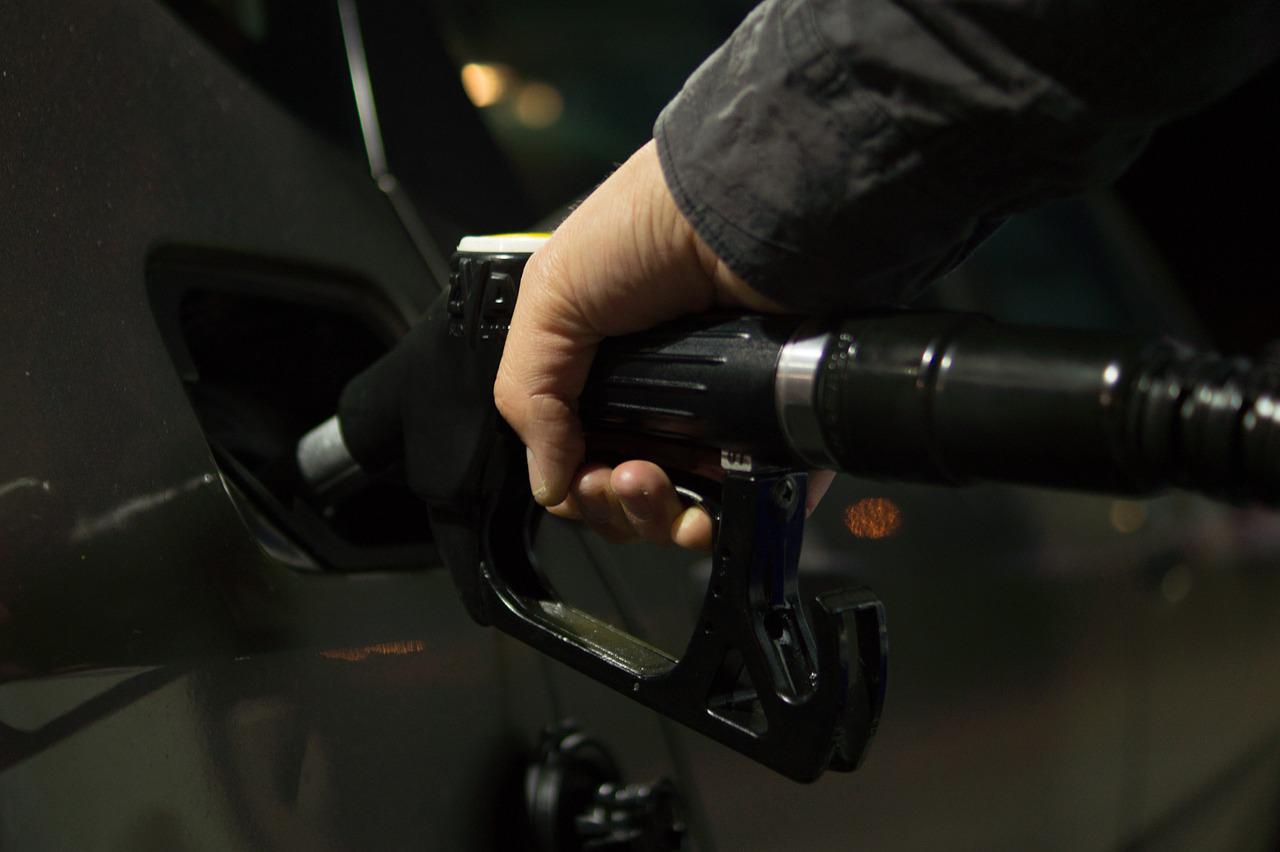 Vești bune pentru șoferii români! Prețul carburanților se va reduce. Despre ce discount este vorba și cât timp va fi aplicată măsură 