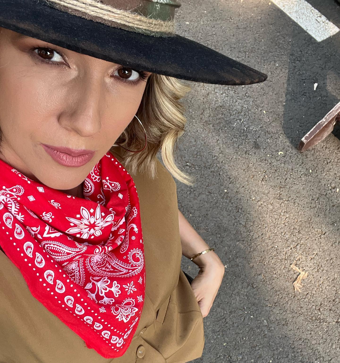Iulia Albu a taxat-o pe Adela Popescu. Soția lui Radu Vâlcan, „șifonată” de vorbele criticului de modă