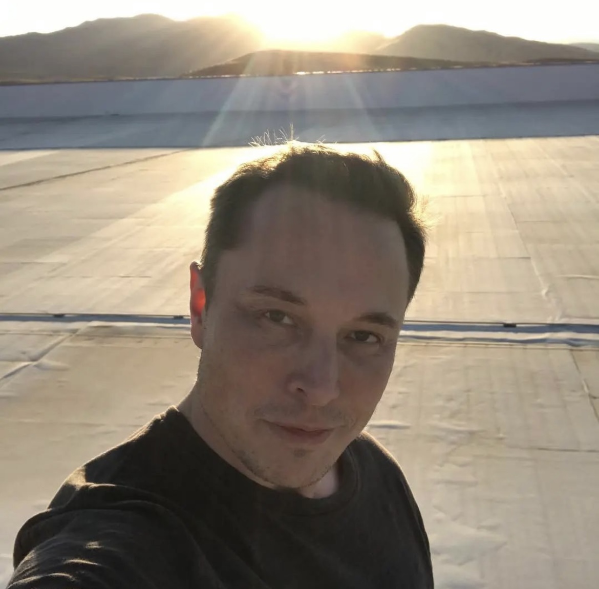 WEEKEND / Elon Musk a slăbit 9 kilograme într-un timp record. Cum a reușit acest lucru