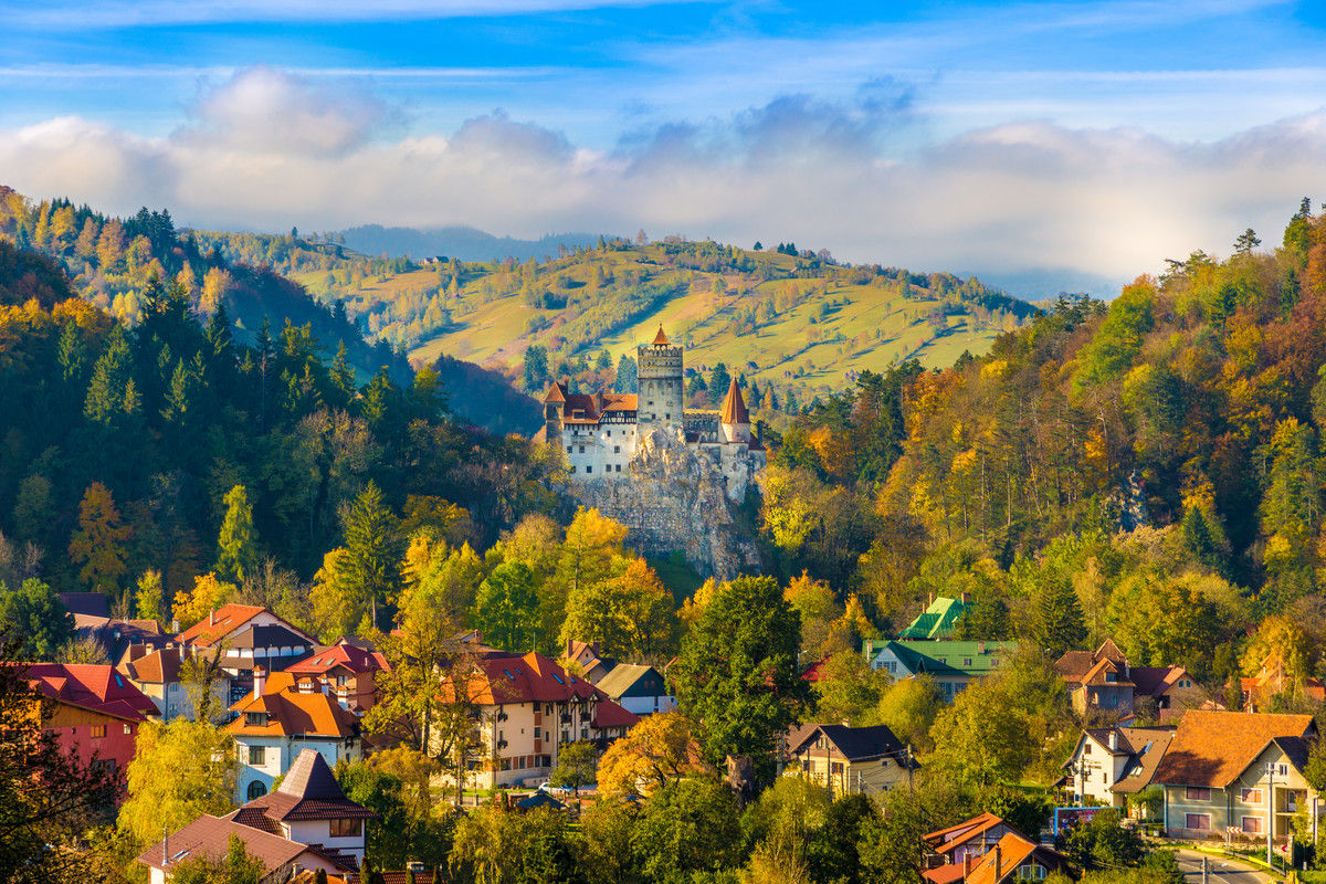 Cazare neobișnuită în Brașov. Un turist a povestit totul. „Cu picioarele în cadă și cu capul afară”