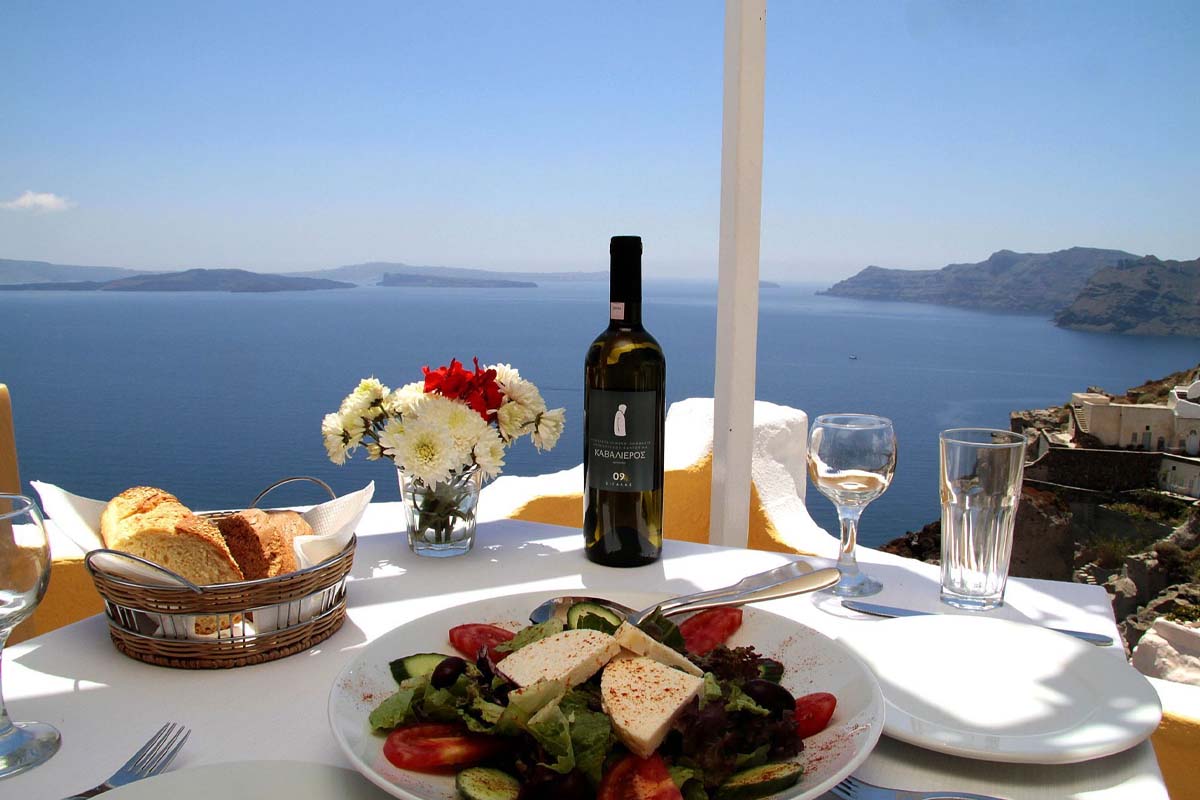 Grecia, locul în care poți mânca ieftin și bun. Iată cât a costat o notă de plată pentru mai multe persoane
