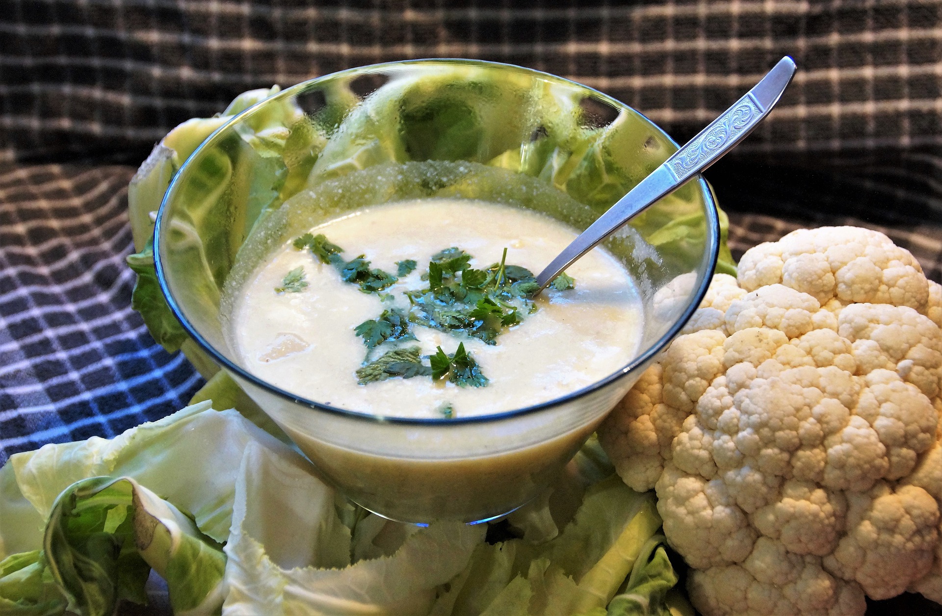 Rețeta zilei / Cum prepari cea mai delicioasă supă de conopidă. Rețeta pe care o pot încerca și cei care țin dietă