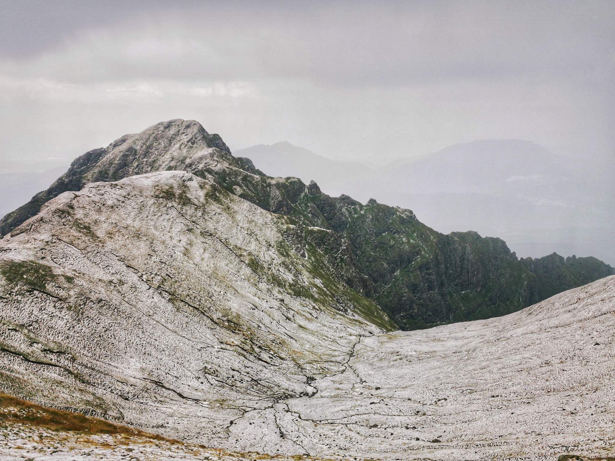 România, lovită de primul strat de zăpadă. În ce zonă a țării s-a așternut ninsoarea. FOTO