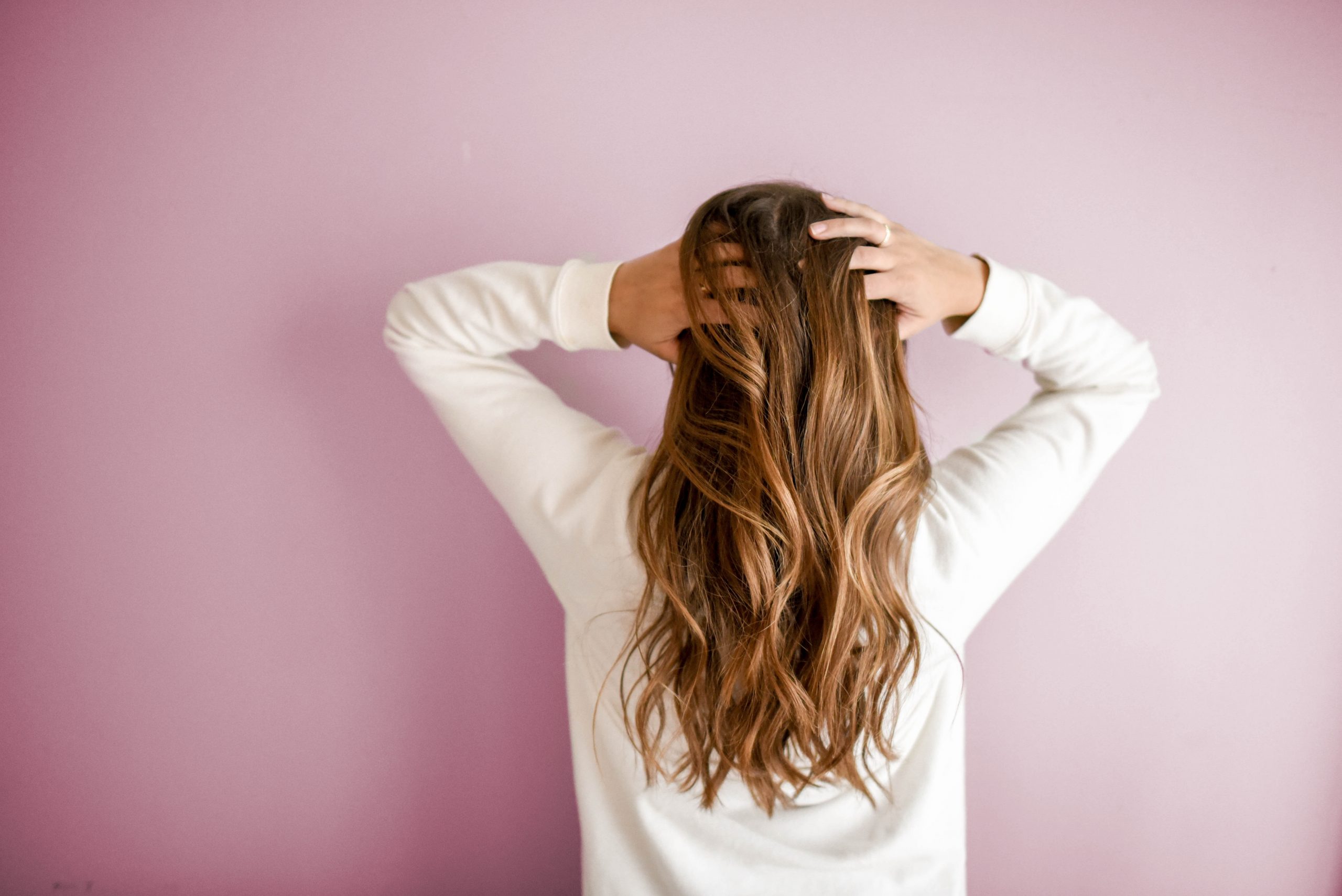 Top 3 moduri prin care poți verifica dacă părul tău este sănătos