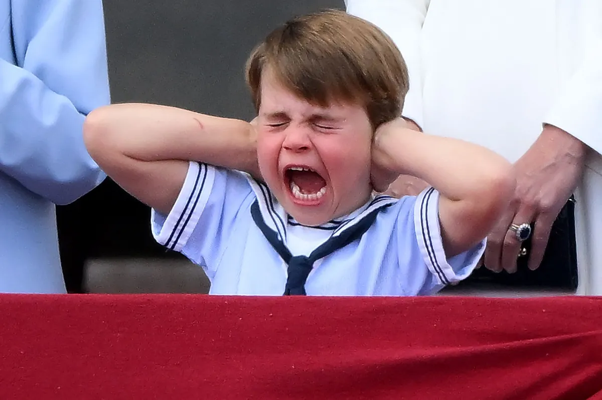 VIDEO Prințul Louis, criză de furie în public. Cum a fost surprins fiul prințului William