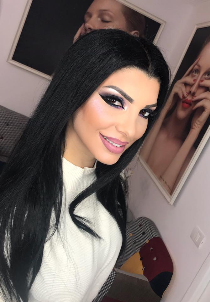 Andreea Tonciu își numără prietenii pe degetele de la o mână. Cine este confidenta brunetei