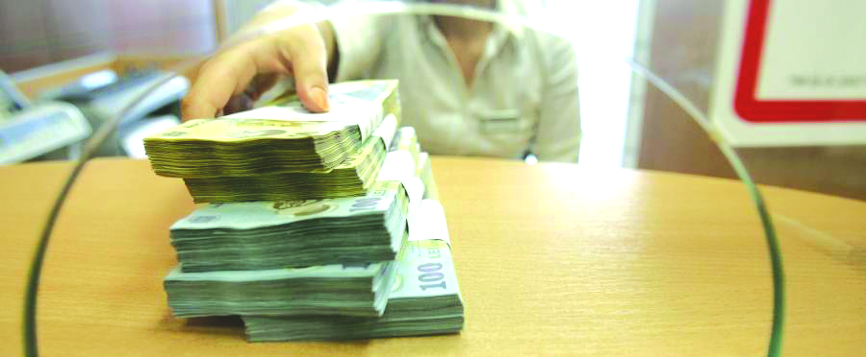 Lovitură totală pentru românii care au rate la bancă! Cine sunt cei care vor plăti mai mult de la 1 aprilie