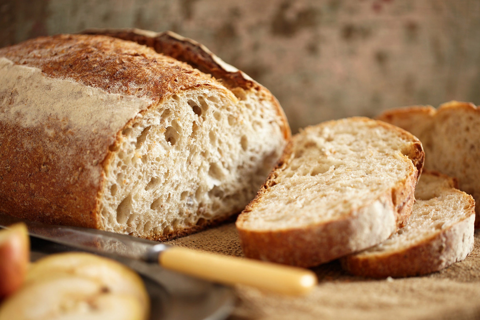 Pâinea de pe mesele românilor, produsă mai nou de mexicani. Societatea Vel Pitar a fost vândută