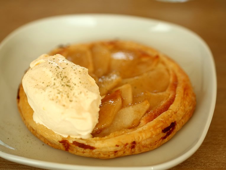 Rețeta zilei | Cum prepari cea mai delicioasă tartă cu mere și cremă de migdale