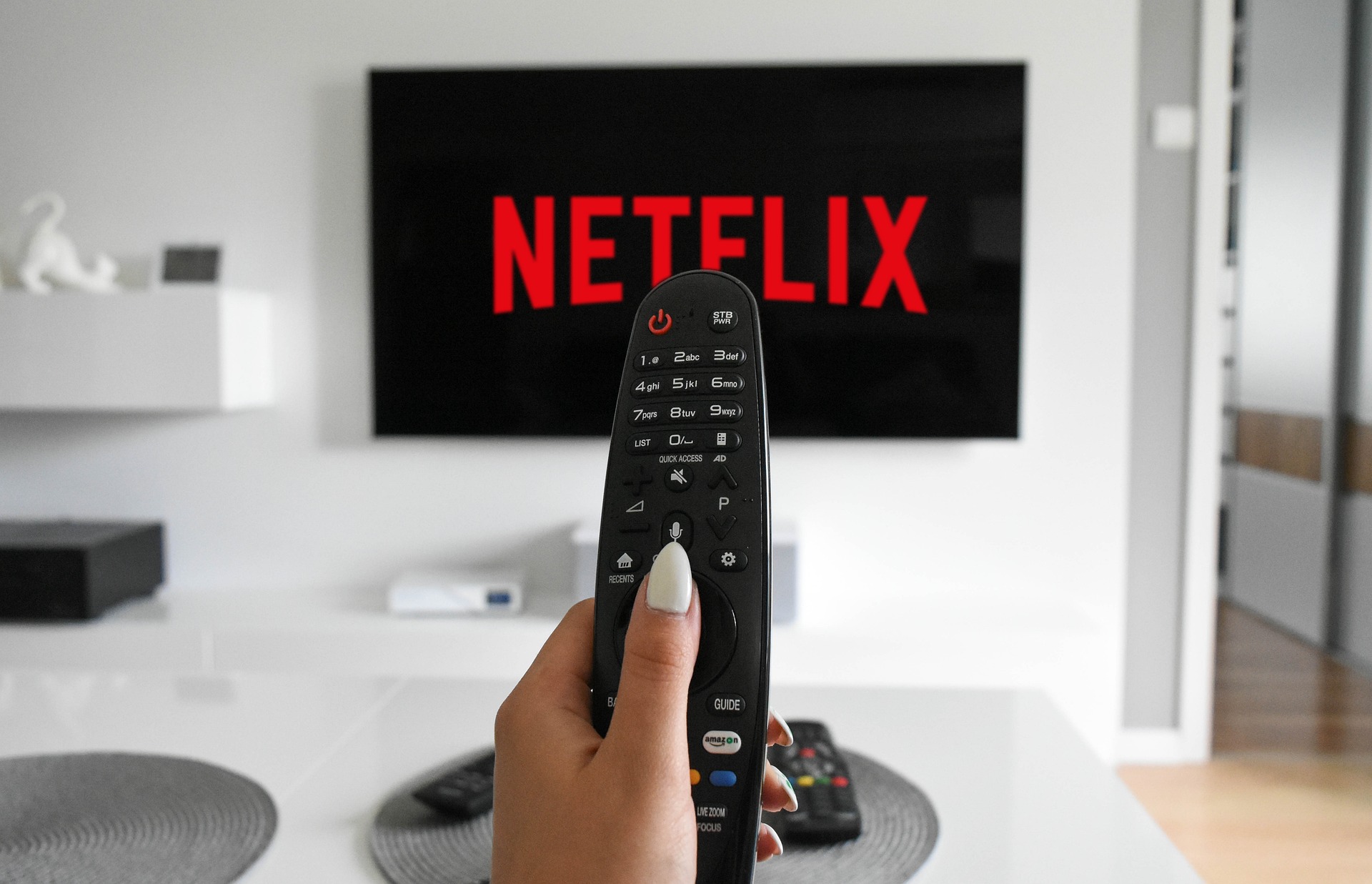 Vești bune pentru toți abonații Netflix! Abonamente mai ieftine din noiembrie. Cine va avea acces 