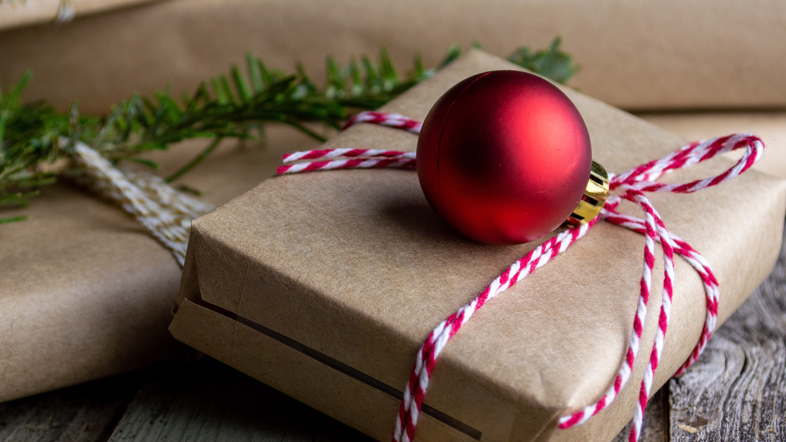 3 reguli care te ajută să nu cheltui bani mulți pe cadourile celor dragi de sărbători