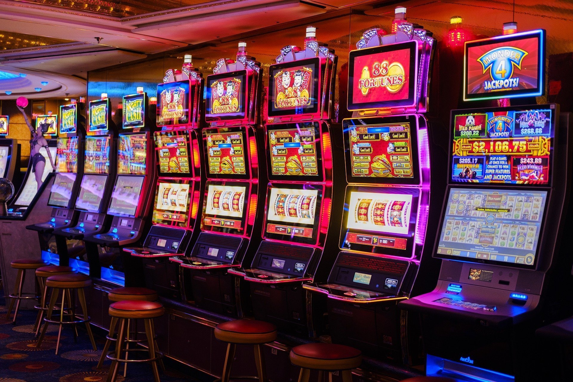 Klaus Iohannis a semnat! Schimbare radicală pentru fanii jocurilor de noroc. Va fi interzis total!