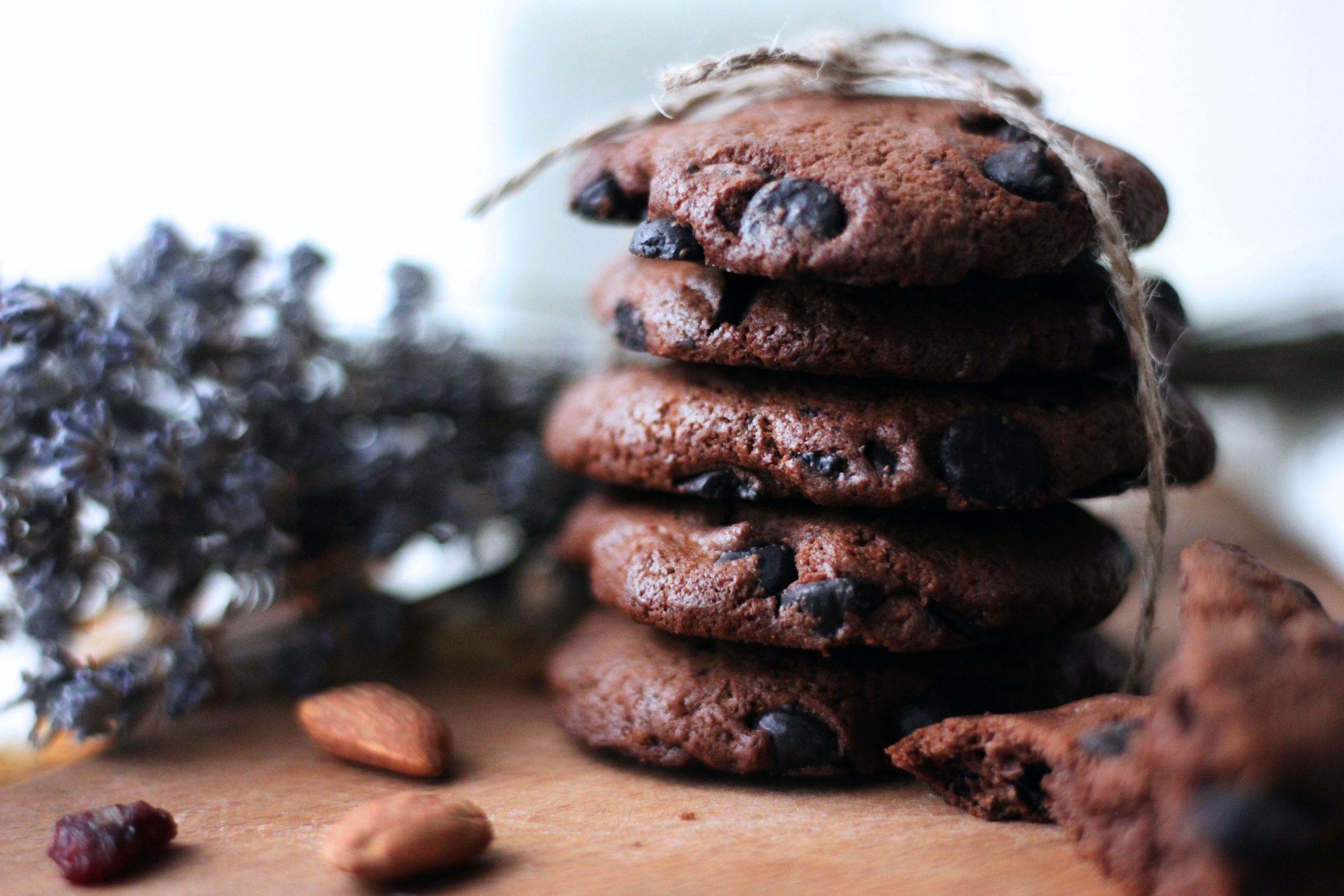 Rețeta zilei | Cookies de ciocolată cu nucă. Gustarea ideală pentru serile de film 