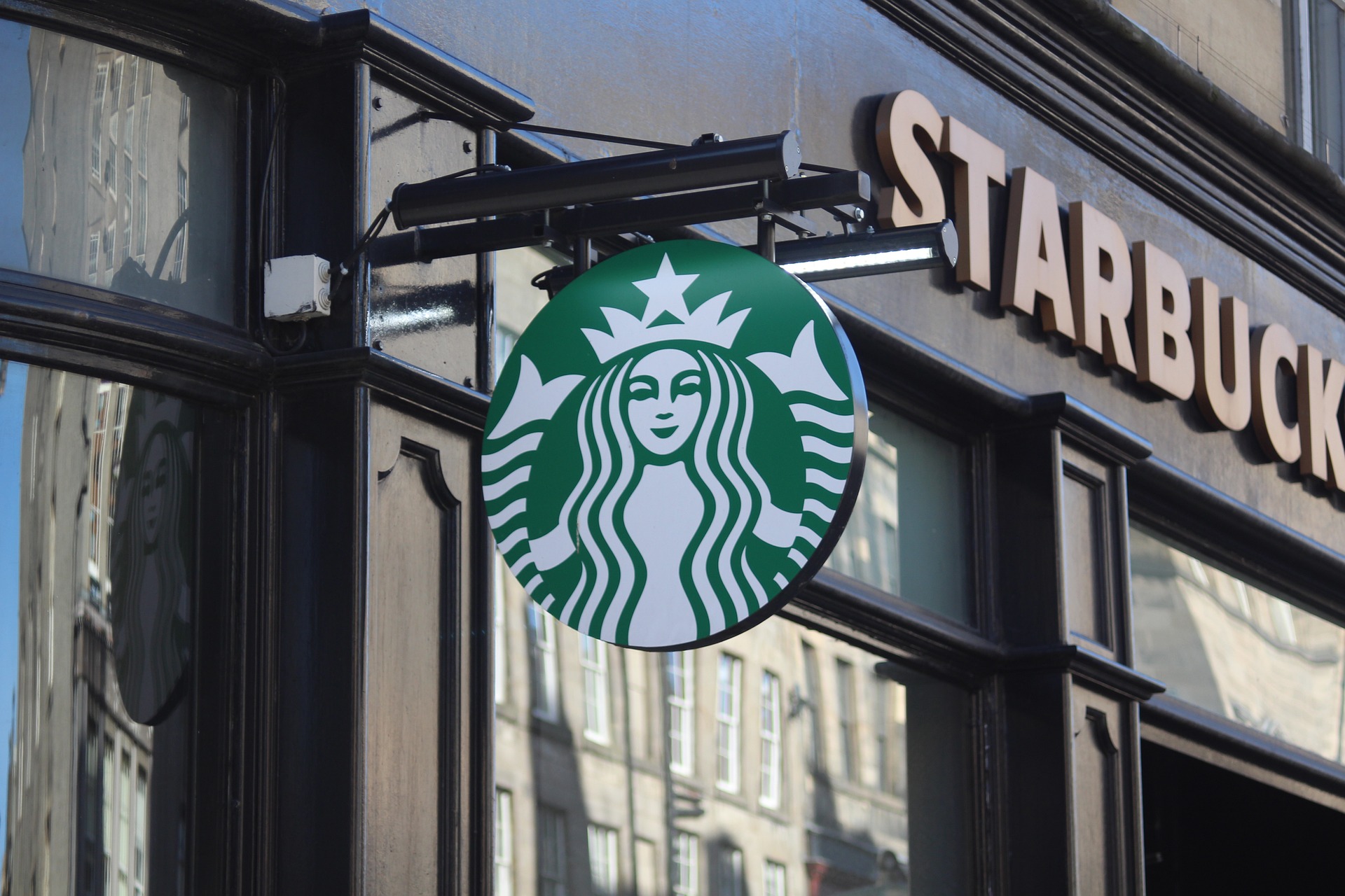 weekend. Se pune lacătul pe una dintre cele mai cunoscut cafenele din Capitală. Studenții îi duc deja dorul