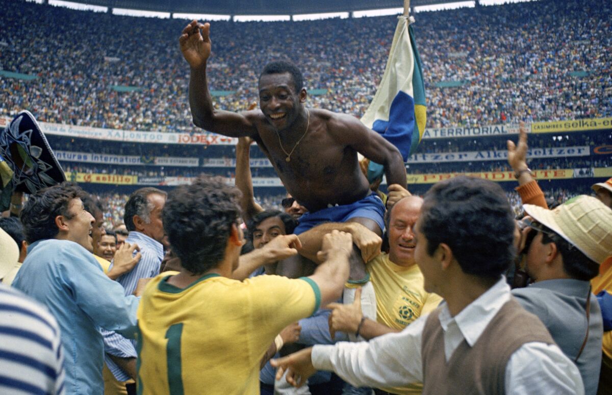 Povestea impresionantă de viață a lui Pelé. Fotbalistul a ajuns în Cartea Recordurilor datorită celor 1297 de goluri