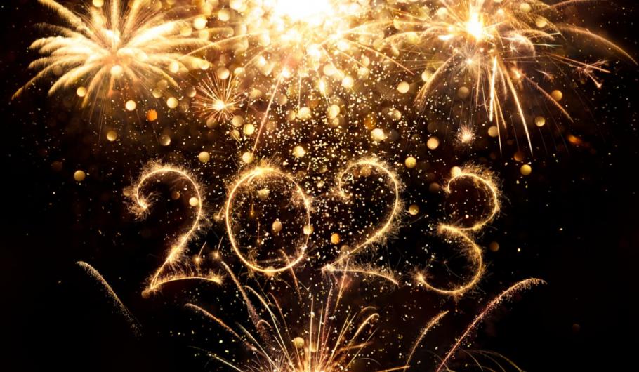 Tradiții și obiceiuri de Revelion 2022. Ce să faci la miezul nopții pentru a avea noroc la bani în 2023