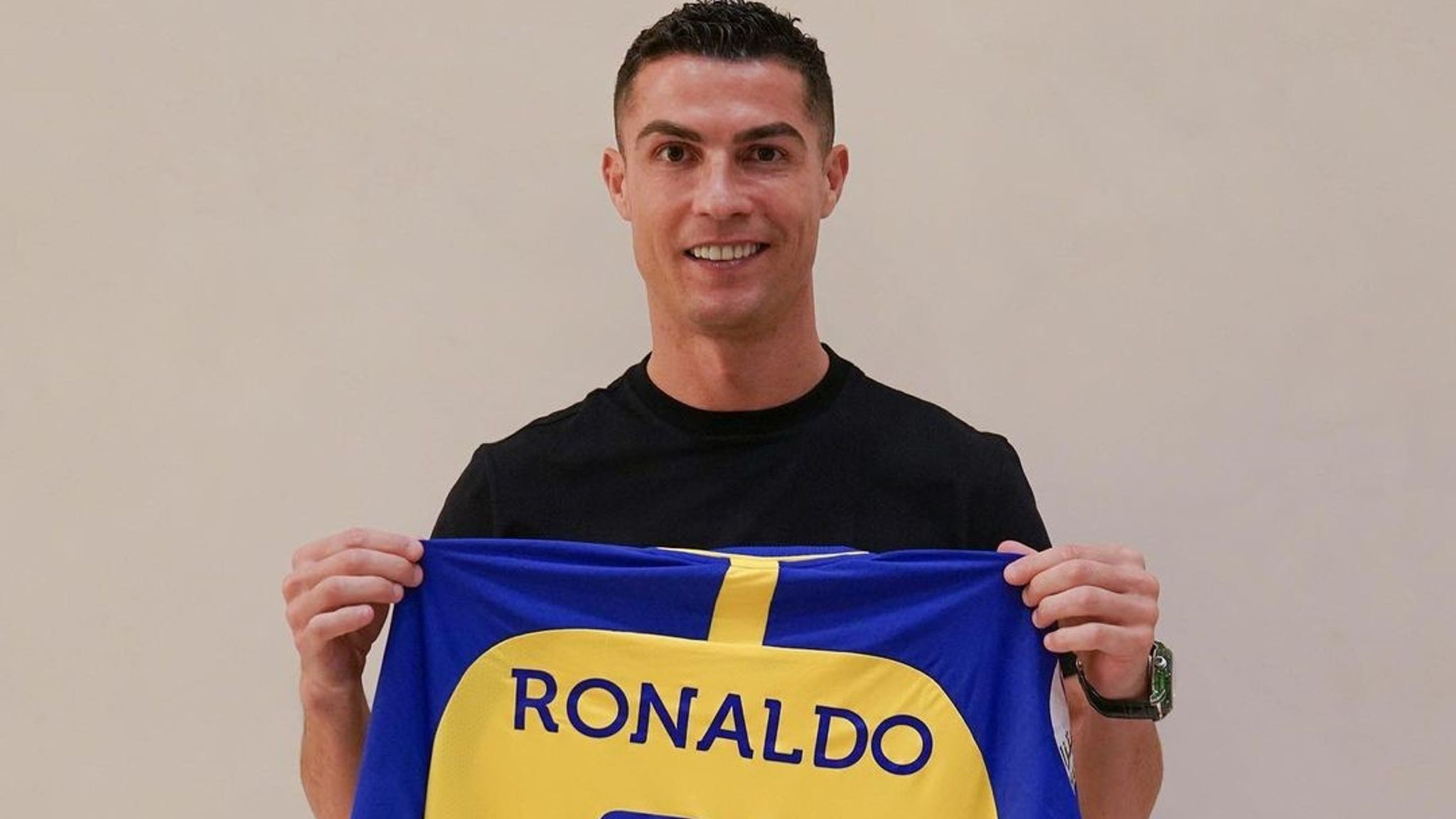 Cristiano Ronaldo a semnat cel mai mare contract din istoria fotbalului. Suma colosală primită de la arabi