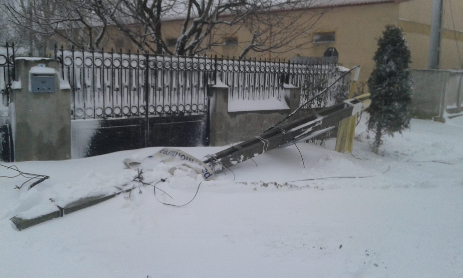 Haos în România din cauza ninsorii și a viscolului! IGSU: 122 de localități au rămas fără energie electrică