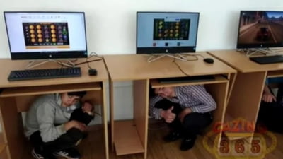 Elevi din Olt, surprinși în timp ce jucau la păcănele online, la școală. Imaginile au fost postate de un cadru didactic