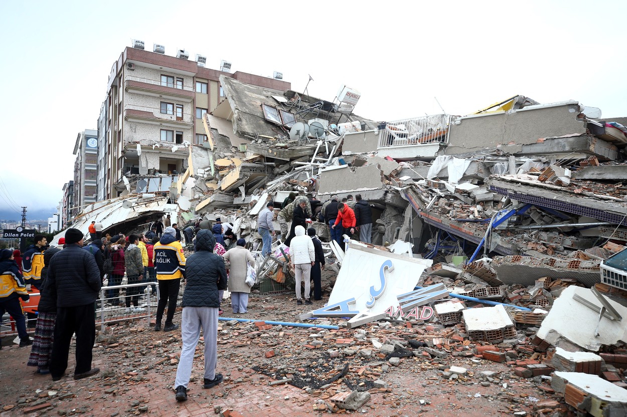 Jurnaliști din Turcia, surprinși în direct de cutremur. Reacțiile au fost ale unor adevărați profesioniști. VIDEO