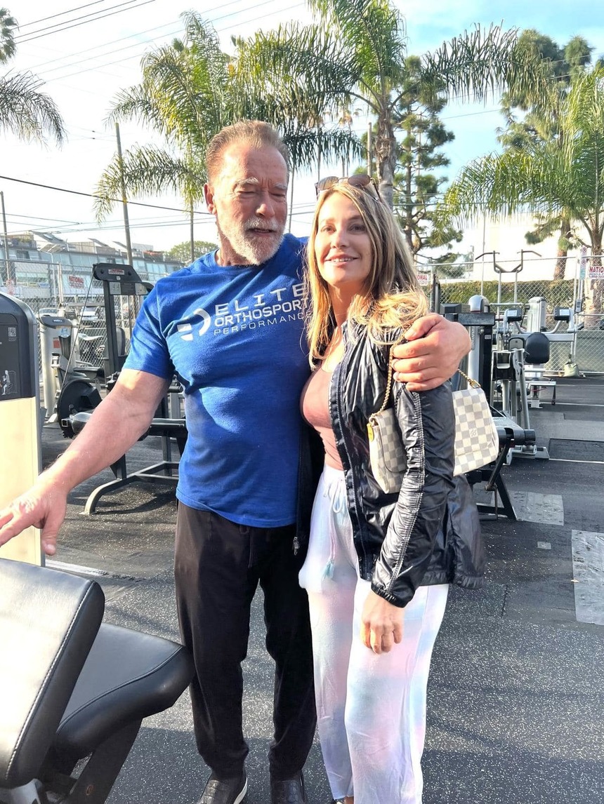 Nadia Comăneci a dat nas în nas cu Arnold Schwarzenegger la sală. Nu este pentru prima dată când cei doi se întâlnesc