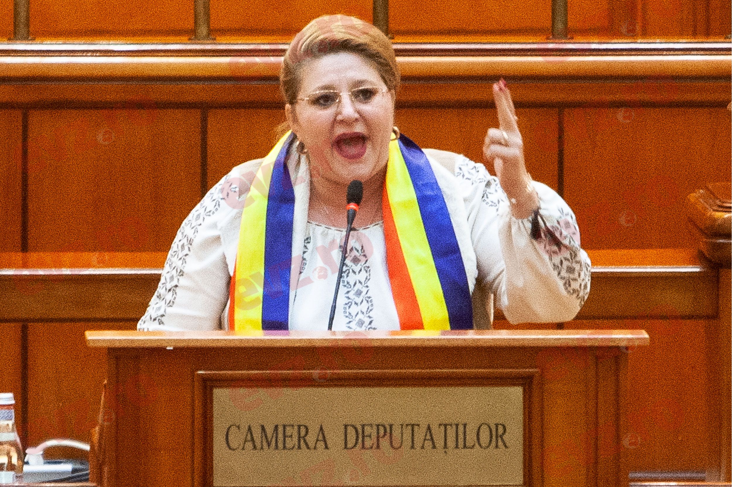 Lovitură pentru PSD și PNL! Cele două partide au scăzut în ochii românilor | Șoșoacă a dat lovitura 