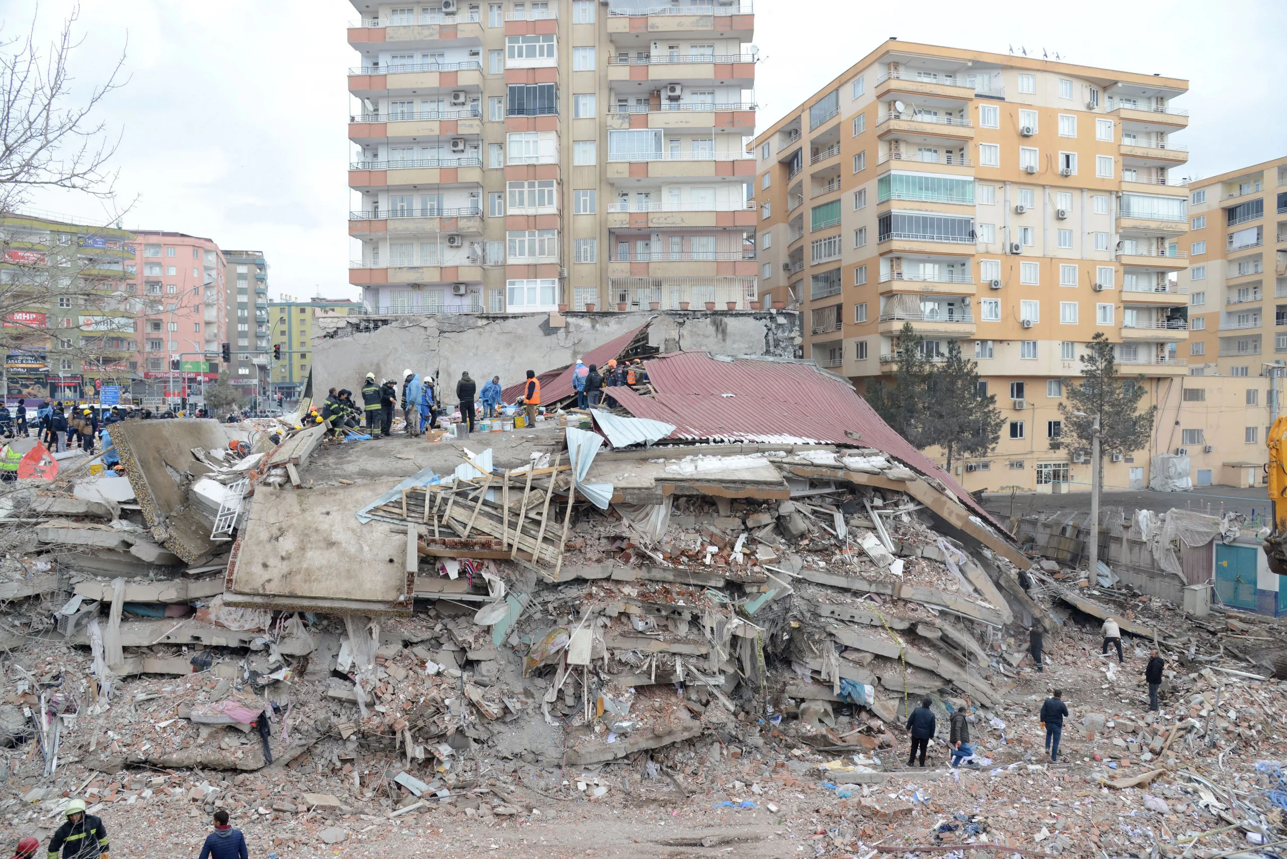 Tragedie în Turcia! O femeia a visat că e cutremur și s-a aruncat pe geam