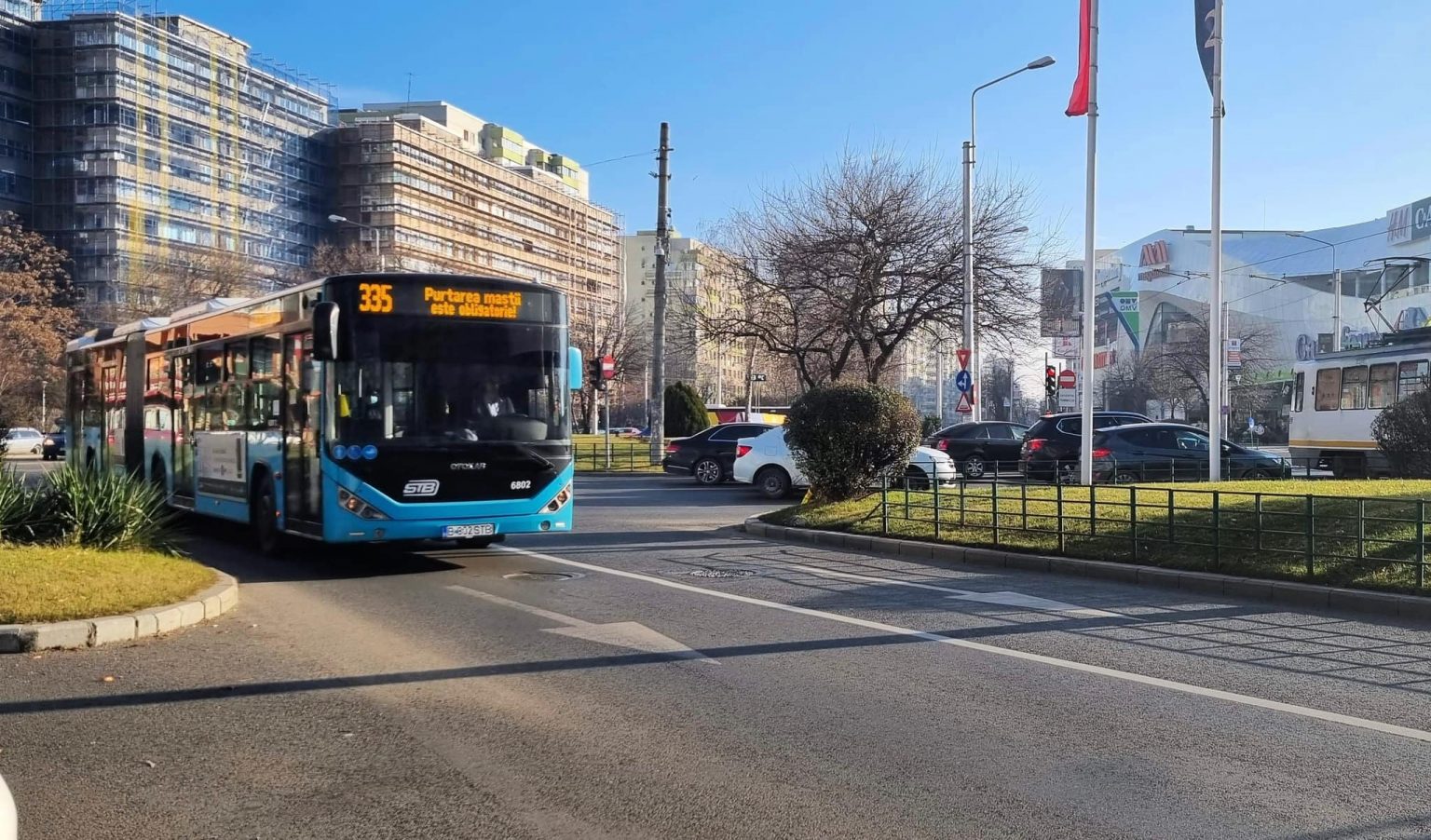 Accident grav în București! Șoferul unui autobuz STB a lovit mortal un pieton. Bărbatul și-a continuat drumul