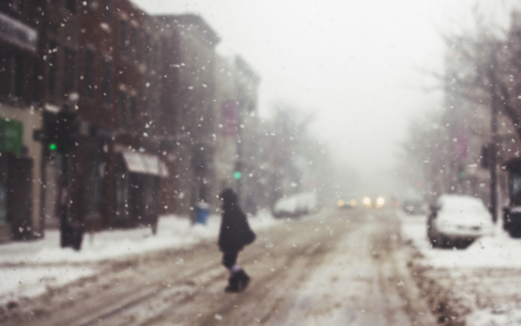 Se instalează iarna în România! Urmează zile cu temperaturi scăzute, ploi și ninsori