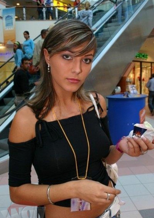 Cum arăta Ilinca Vandici înainte de a apela la bisturiu. Intervențiile estetice pe care le are vedeta