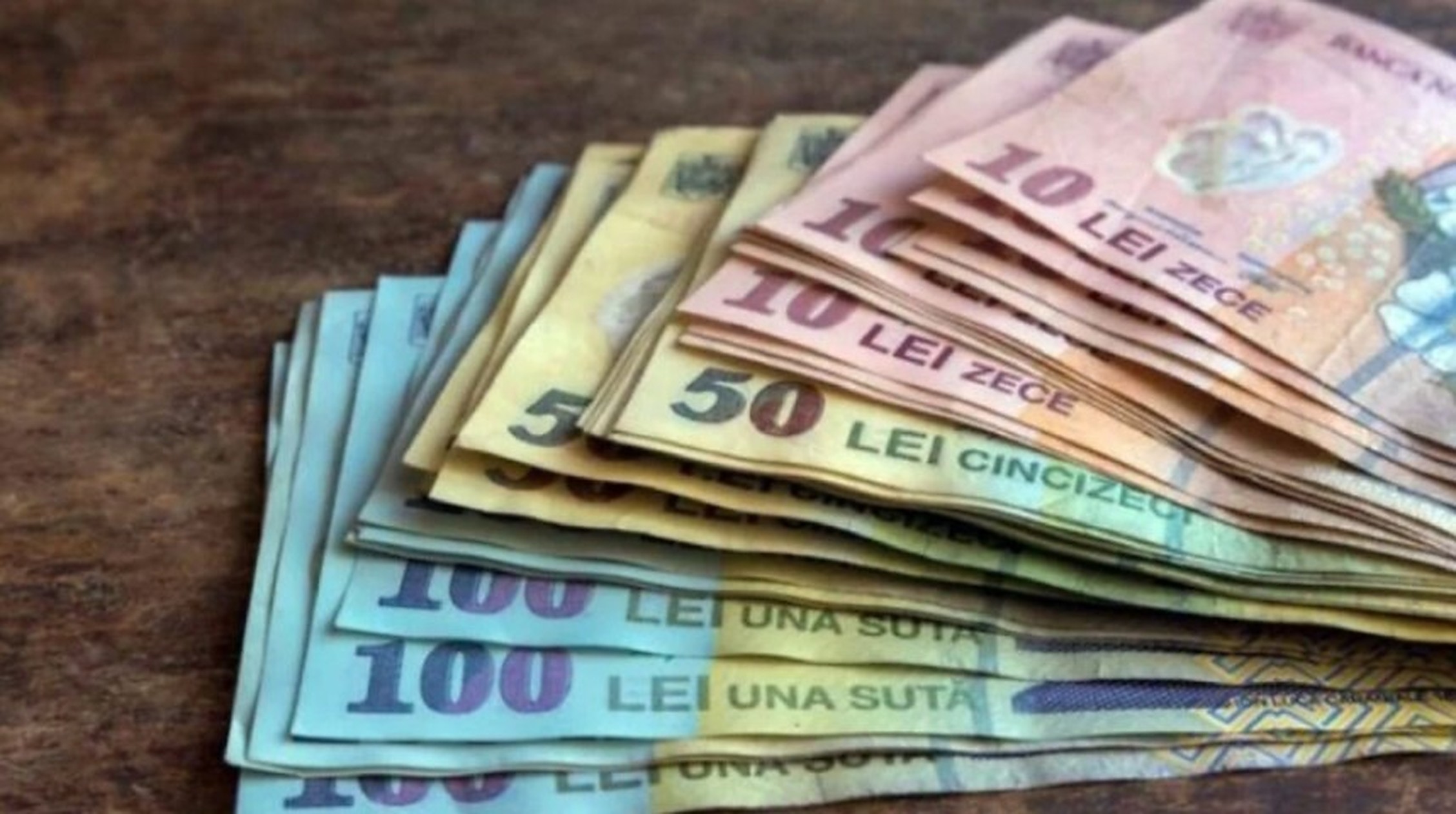 Guvernul României oferă un nou ajutor românilor! Cine va primi 1.900 de euro și ce va putea face cu banii