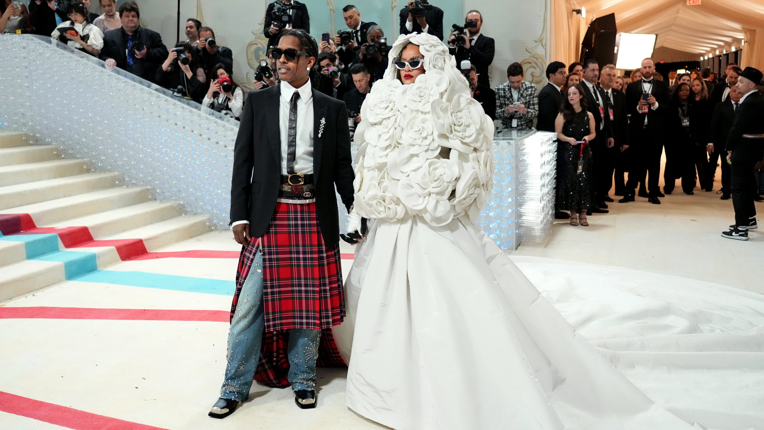 Cele mai extravagante ținute de la MET Gala. Surorile Kardashian au fost cap de listă