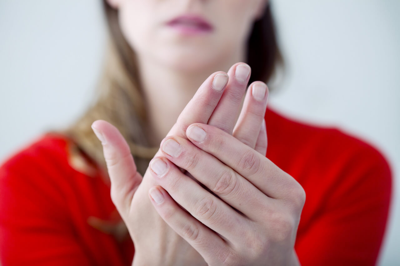 Ai mereu mâinile reci? Iată de ce boală gravă ai putea suferi fără să știi