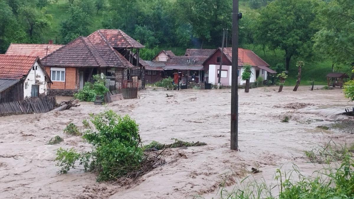 România, sub ape! Cod Galben de inundații emis în 14 județe din țară