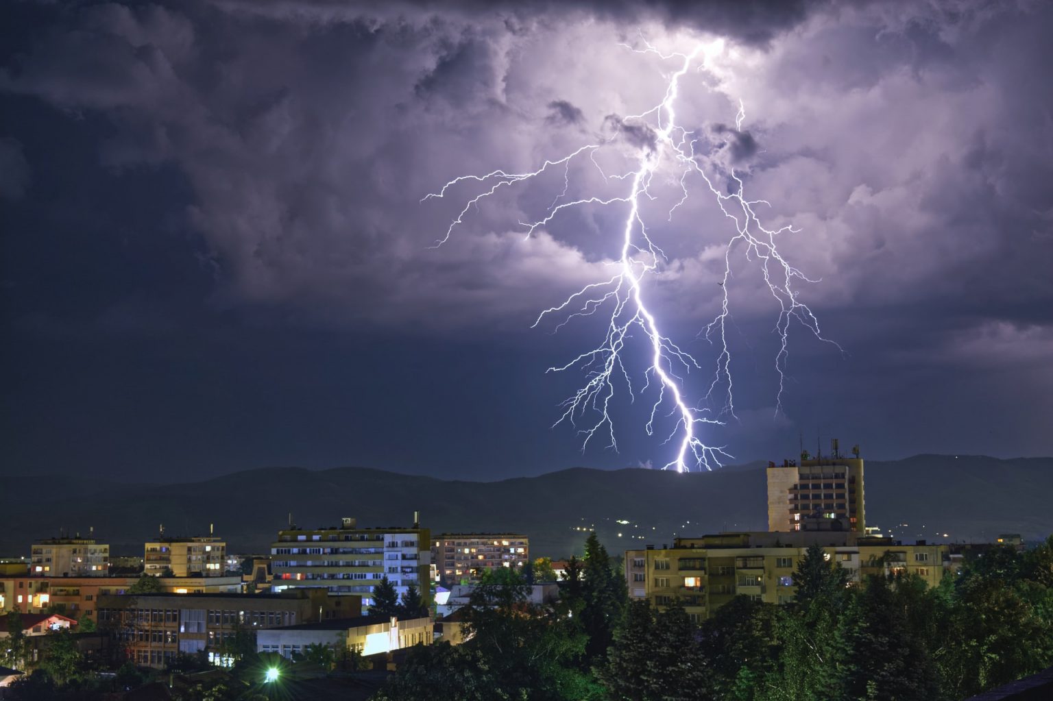 ANM: Cod galben de vreme rea în București și alte 21 de județe. Care sunt zonele afectate