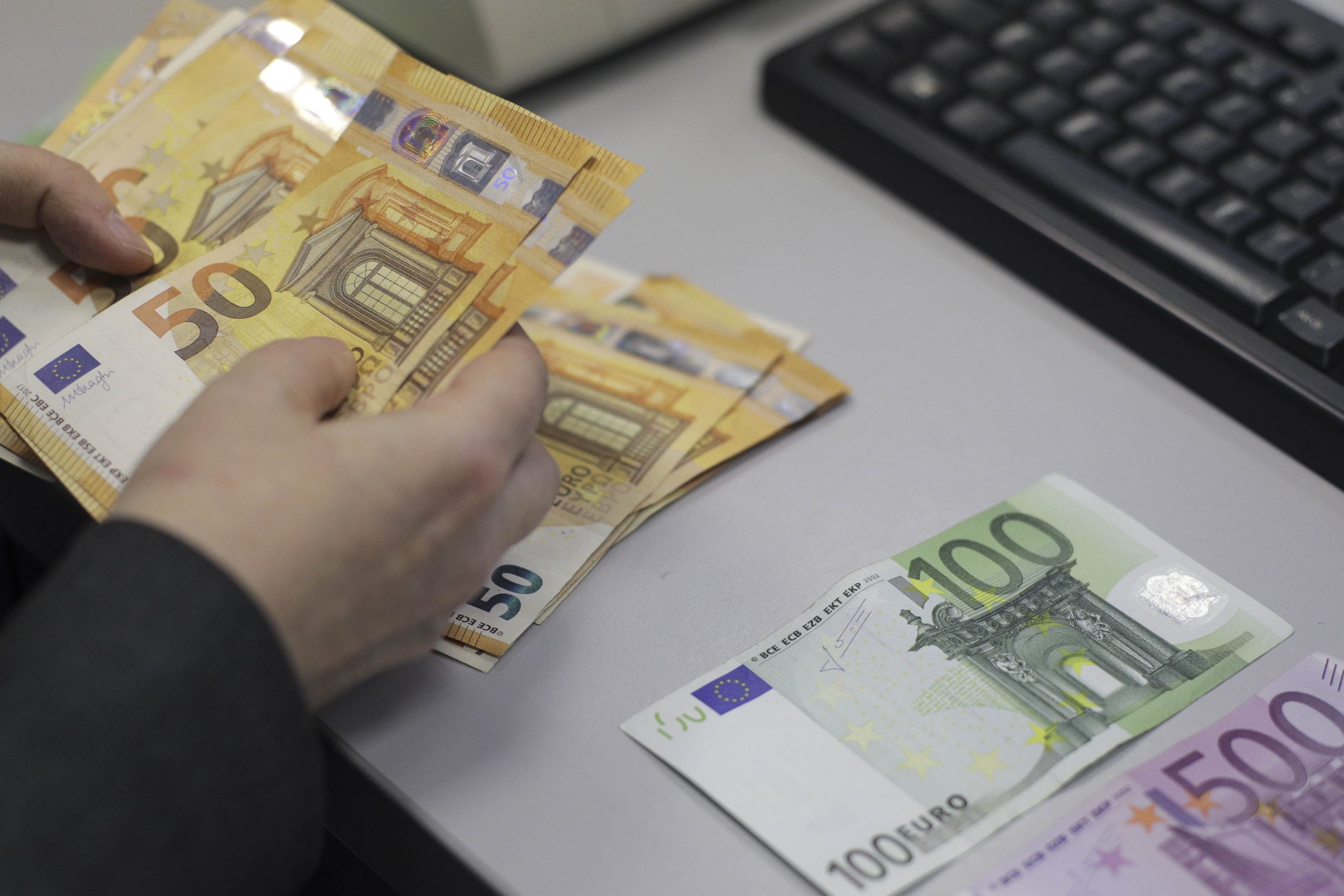 Dispar bancnotele de 200 și 500 de euro? BCE rupe tăcerea: Ce trebuie să știe românii