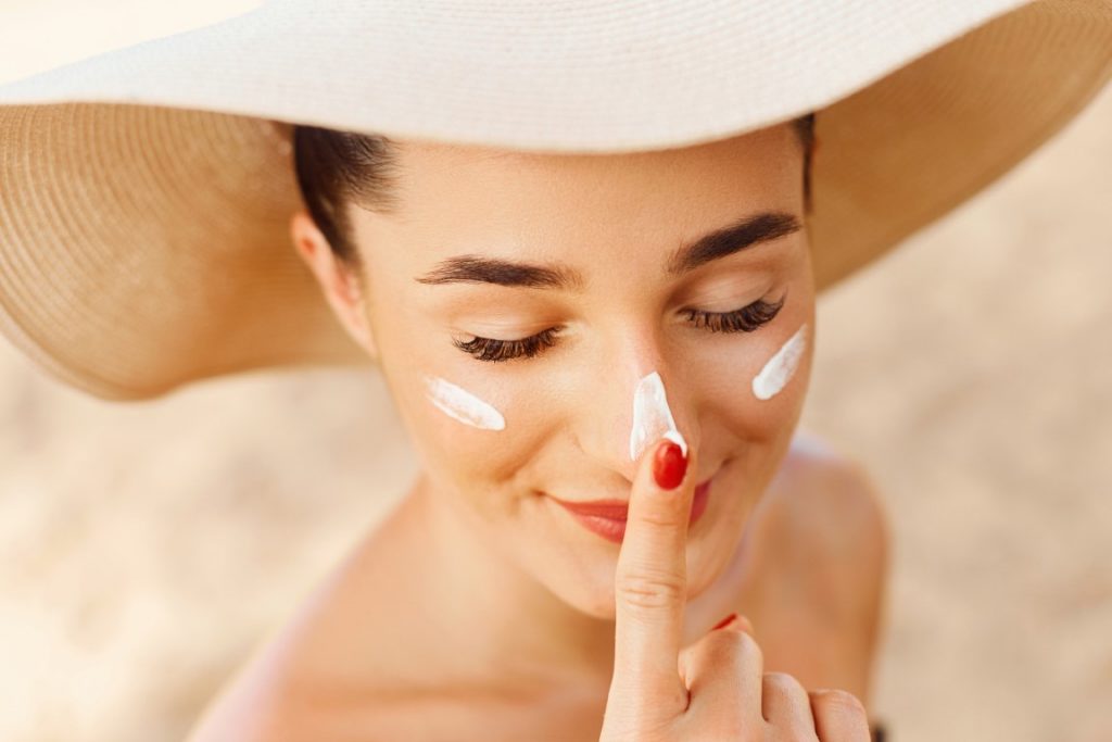 Crema cu SPF nu trebuie să lipsească din rutina de îngrijire a pielii noastre! Iată care sunt beneficiile acesteia