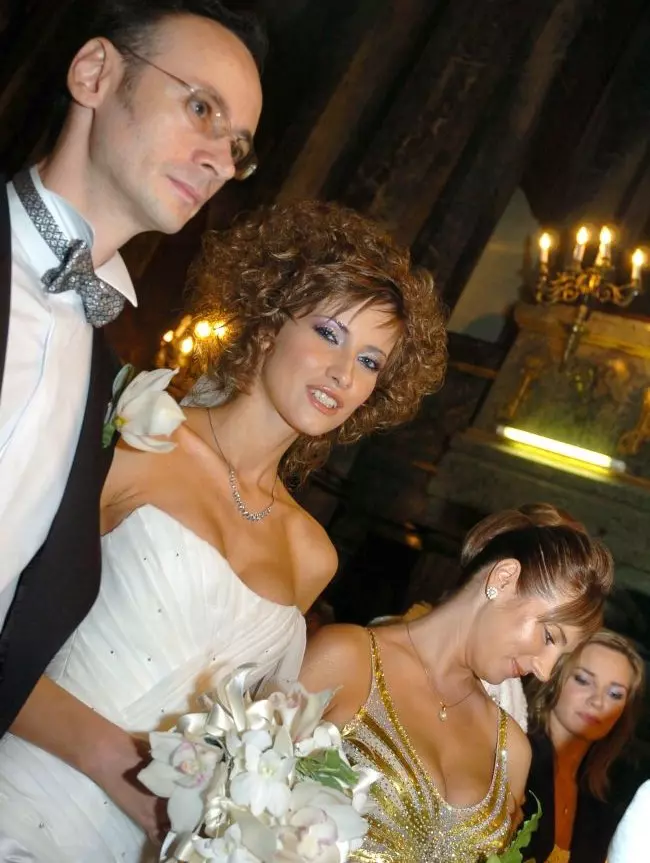 WOW sau BAU?! Cum arăta Iulia Albu în ziua nunții cu Mihai