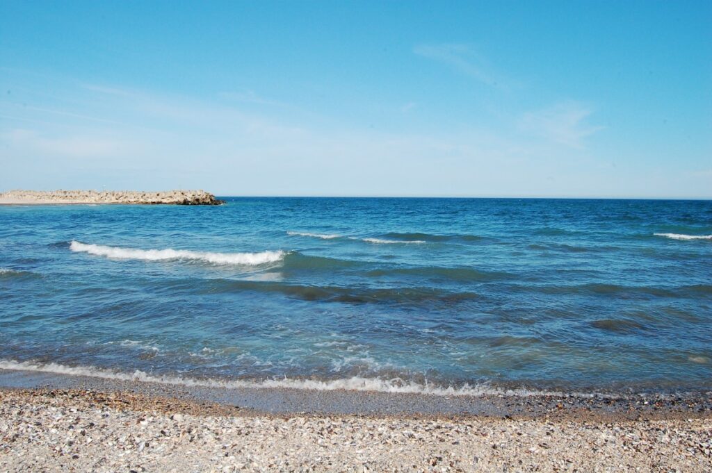 Vești proaste pentru turiștii de pe litoralul românesc! Apa Mării Negre continuă să se răcească. Anunțul ANM