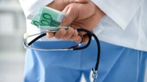 Românii își vor plăti medicul de familie începând cu 1 februarie 2024. Ce preț va avea o consultație?!