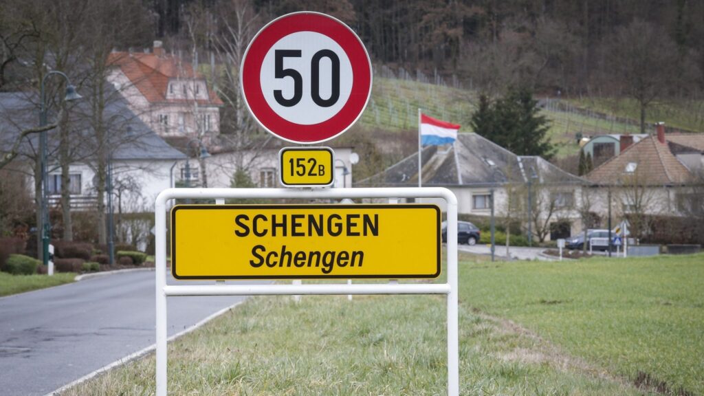 Lovitură totală pentru România! Țara noastră nu va intra nici anul acesta în Schengen. Aderarea nu va fi supusă la vot în decembrie