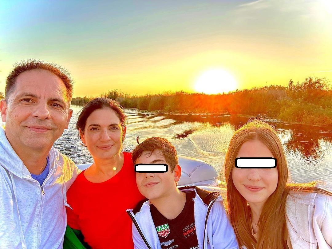 Dan Negru, portret de familie. „Pun rar poze cu ai mei”. Cum arată copiii prezentatorului