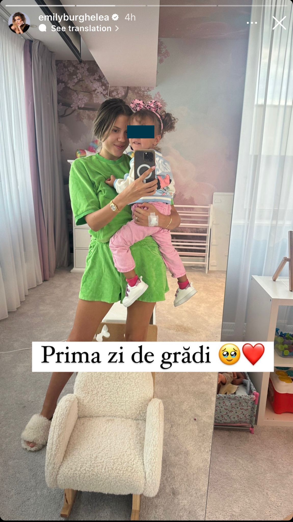 Zi emoționantă pentru Emily Burghelea. Vedeta și-a dus fiica în prima zi de grădiniță